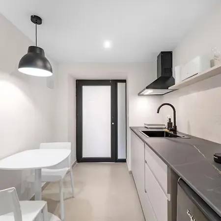 Lovelyloft Toledo B Apartman *